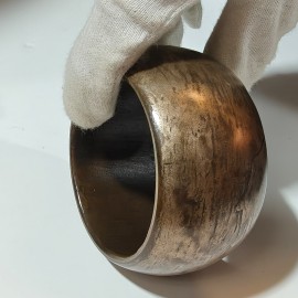 Bronzinė apyrankė su juoda patina