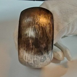 Bronzinė apyrankė su juoda patina