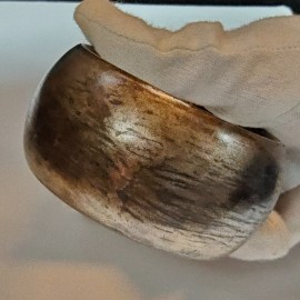 Bronzinė apyrankė su juoda patina