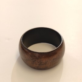 Sendinti vario su juoda patina apyrankė