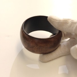 Sendinti vario su juoda patina apyrankė
