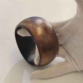 Sendinti vario su juoda patina apyrankė