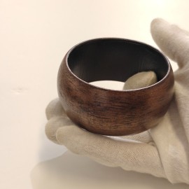Sendinti vario su juoda patina apyrankė