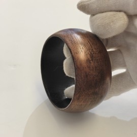 Sendinti vario su juoda patina apyrankė