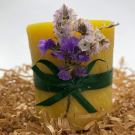 Vidutinė cilindrinė žvakė puošta gėlėmis