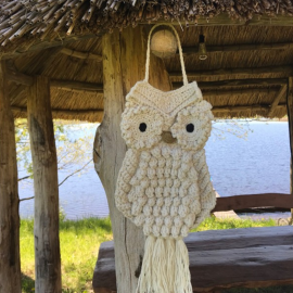 Pakabinama nerta pelėda