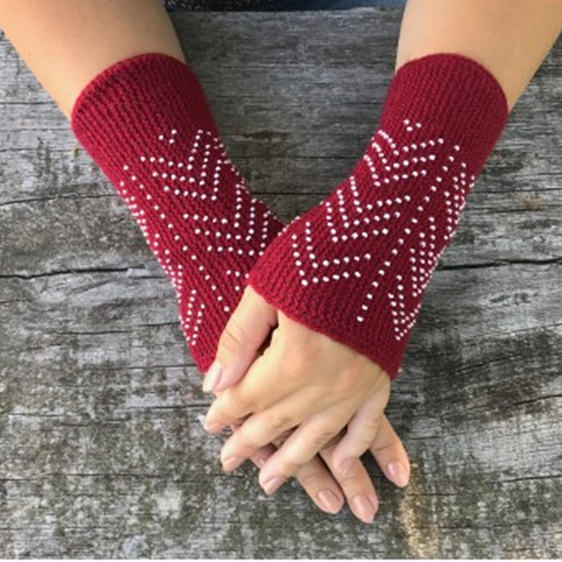 Megztos riešinės su karoliukais