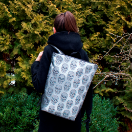 Sidabrinės spalvos kuprinė