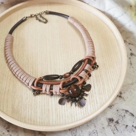 Boho stiliaus kaklo papuošalas Boho stiliaus kaklo papuošalas