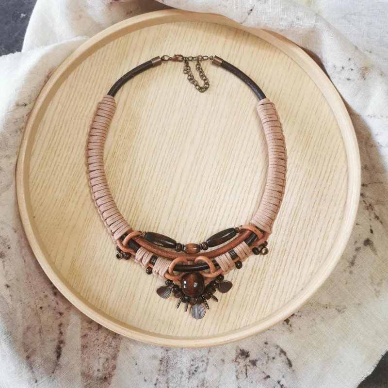 Boho stiliaus kaklo papuošalas Boho stiliaus kaklo papuošalas