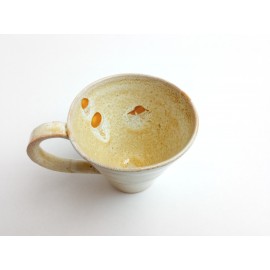 Rankų darbo gintaro ruko spalvos keraminis puodelis bei lėkštutė