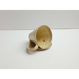 Rankų darbo gintaro ruko spalvos keraminis puodelis bei lėkštutė