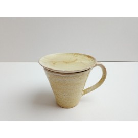 Rankų darbo gintaro ruko spalvos keraminis puodelis bei lėkštutė