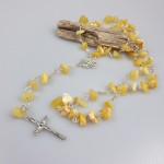 Gintarinis rožančius.  krištynų atributika. Rožan2ius krikštynoms
