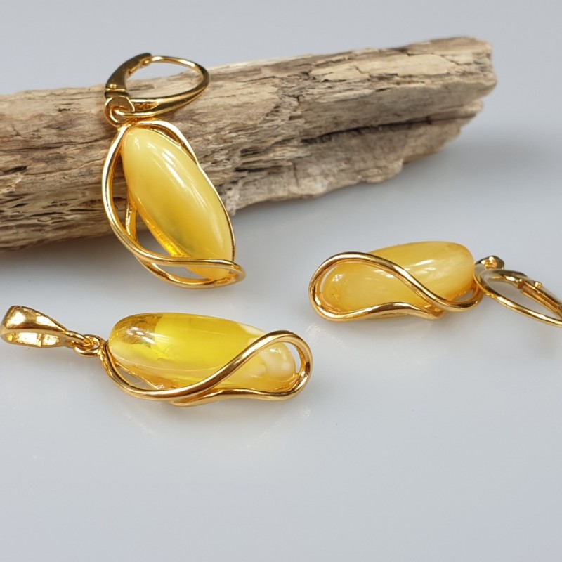 Paauksuotas Balto gintaro papuošalų rinkinys. Auskarai. Pakabukas Paauksuotas Balto gintaro papuošalų rinkinys. Auskarai. Pakabukas