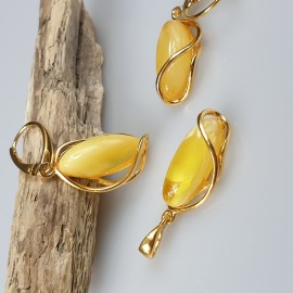 Paauksuotas Balto gintaro papuošalų rinkinys. Auskarai. Pakabukas Paauksuotas Balto gintaro papuošalų rinkinys. Auskarai. Pakabukas