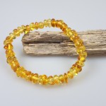 Geltona gintarinė apyrankė vaikiška