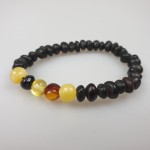 Juoda apyrankė vaikiška gintarinė apyrankė 