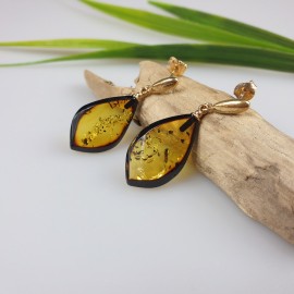 Auskarai žalio gintaro lašeliai