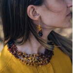 Karoliai gintariniai. Rankų darbo kaklo papuošalas, Margi gintariniai karoliai Karoliai gintariniai. Rankų darbo kaklo papuošalas, Margi gintariniai karoliai