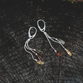 Ilgi gintariniai auskarai. Sidabriniai auskarai su margais gintarais Ilgi gintariniai auskarai. Sidabriniai auskarai su margais gintarais
