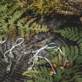 Ilgi gintariniai auskarai. Sidabriniai auskarai su margais gintarais Ilgi gintariniai auskarai. Sidabriniai auskarai su margais gintarais