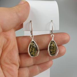 Auskarai žalio gintaro