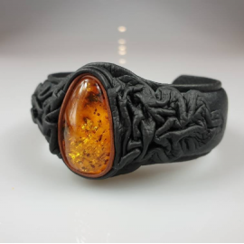 Apyrankė odinė su gintaru, Odinė apyrankė. JUODA