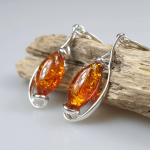 Sidabriniai auskarai iš gintaro 