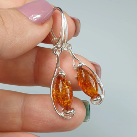 Sidabriniai auskarai iš gintaro 