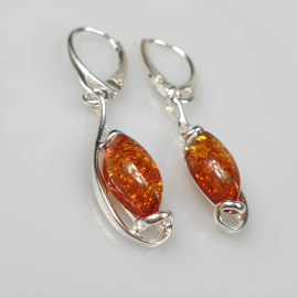 Sidabriniai auskarai iš gintaro 