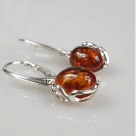 Gintariniai auskarai. Sidabras 925. Nedideli, kuklūs ir elegantiški.