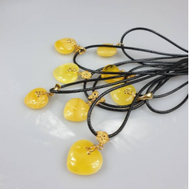 Gintarinė širdelė, širdelė iš gintaro, pakabukas iš gintaro, kaklo papuošalas Gintarinė širdelė, širdelė iš gintaro, pakabukas iš gintaro, kaklo papuošalas