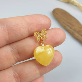Gintarinė širdelė, širdelė iš gintaro, pakabukas iš gintaro, kaklo papuošalas Gintarinė širdelė, širdelė iš gintaro, pakabukas iš gintaro, kaklo papuošalas