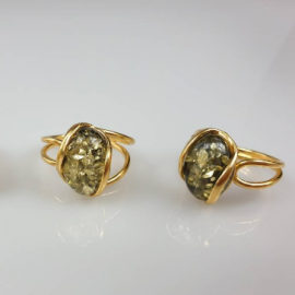 Gintarinis žiedas, žalias gintaras, paauksuotas žiedas