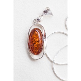 Gintarinis pakabukas, kaklo papupošalas, Sidabrinis pakabukas su grandinėle.  Gintarinis pakabukas, kaklo papupošalas, Sidabrinis pakabukas su grandinėle.