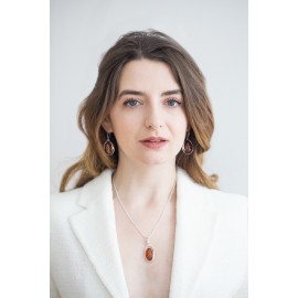 Gintarinis pakabukas, kaklo papupošalas, Sidabrinis pakabukas su grandinėle.  Gintarinis pakabukas, kaklo papupošalas, Sidabrinis pakabukas su grandinėle.