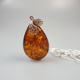 Gintarinis pakabukas lašas Gintarinis pakabukas lašas