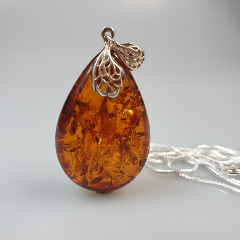 Gintarinis pakabukas lašas Gintarinis pakabukas lašas