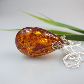 Gintarinis pakabukas lašas Gintarinis pakabukas lašas