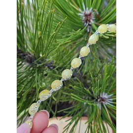 Balto gintaro apyankė. Baltas gintaras Apyrankė su baltu gintaru. 