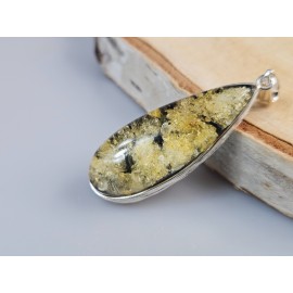 Sidabrinis žalio gintaro pakabukas dovana jai.