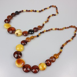 Margi gintariniai karoliai