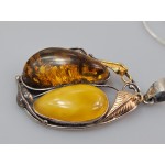 Baltijos gintaras. Vienetinis kaklo papuošalas iš gintaro ir sidabro, Žalias ir baltas gintaras. Kaklo papuošalas