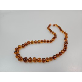 Maži apvalūs gintaro karoliai mamos dienos proga dovana mamai.