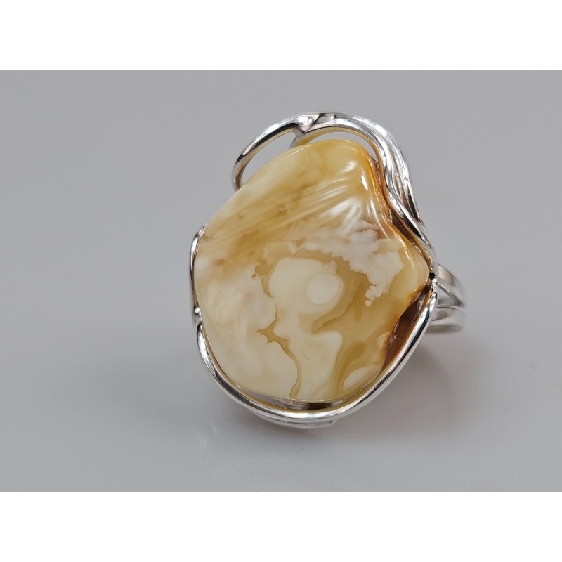 Neapdirbto gintaro sidabrinis žiedas