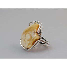 Neapdirbto gintaro sidabrinis žiedas