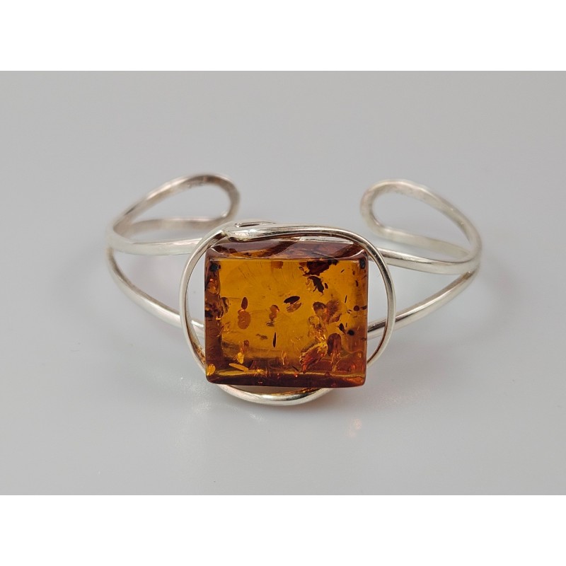 Sidabrinė apyrankė su gintaru dovana jubiliejui