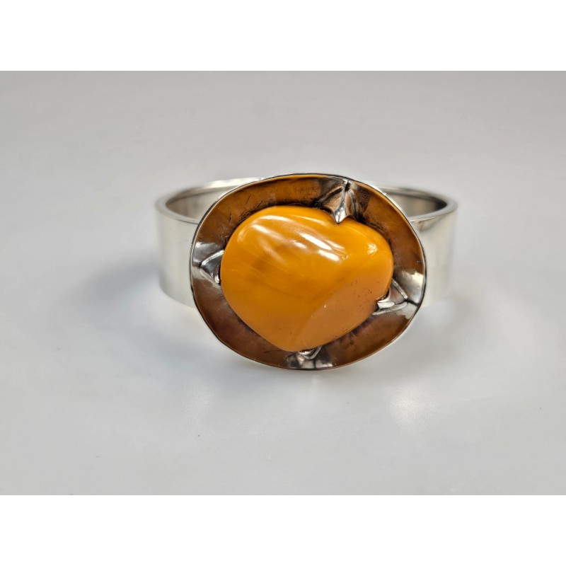 Sidabrinė apyrankė su baltu gintaru Unikali dovana jai