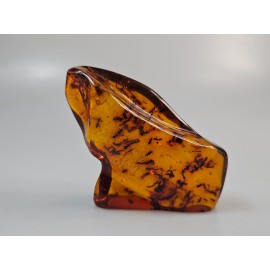 Gintaras su inkliūzais 